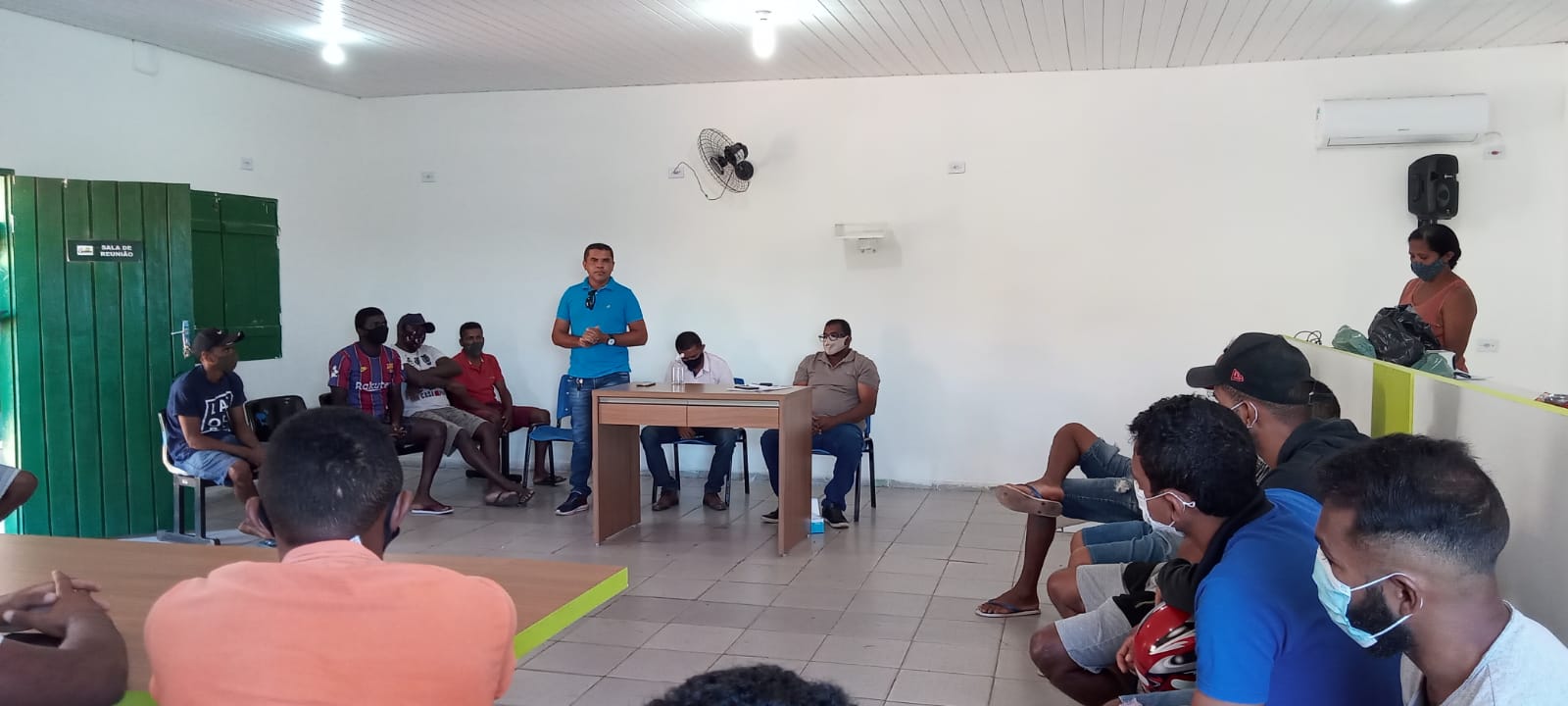 Prefeito de Cajazeiras realiza entrega de uniformes - Imagem 3