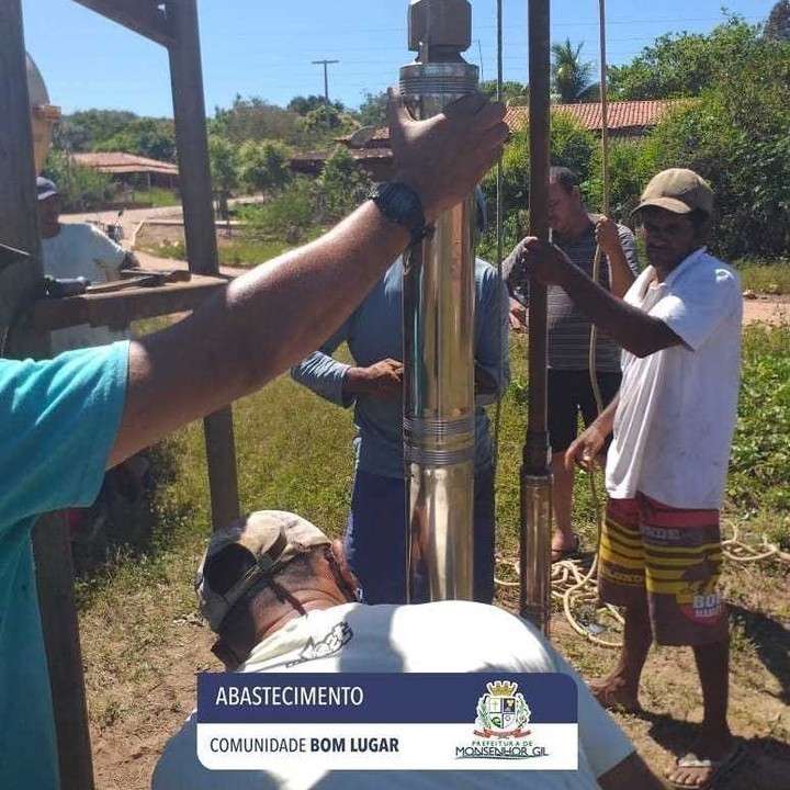 Prefeitura de Monsenhor Gil levando Água para as áreas rurais e urbana