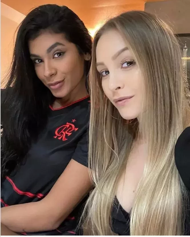 Pocah e Carla Diaz