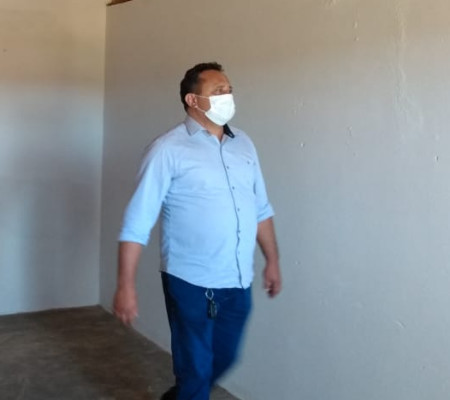 Prefeito de Itainópolis-PI acompanha reforma em escola da zona rural
