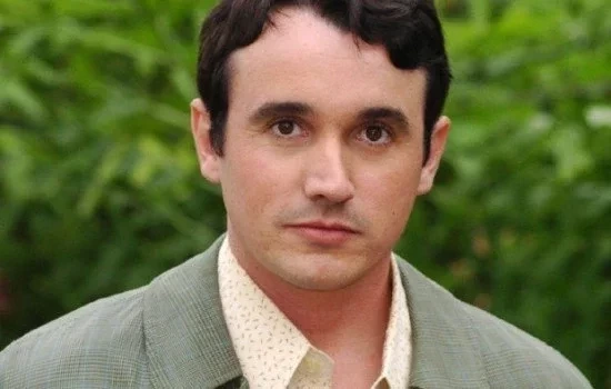 Relembre os atores de “O Clone” que já faleceram e você não sabia 