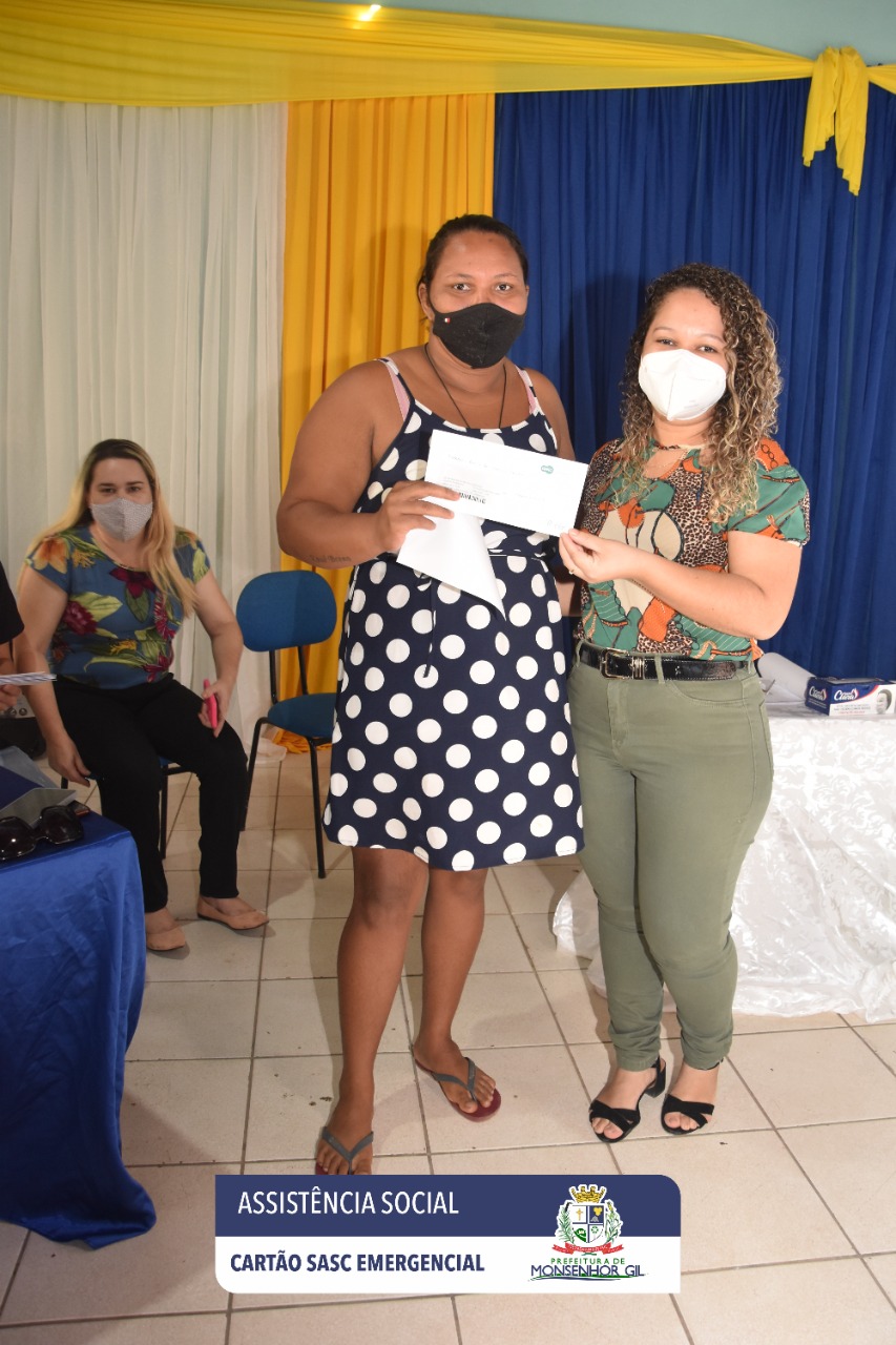Prefeitura de Monsenhor Gil faz entrega do Cartão Sasc Emergencial - Imagem 2