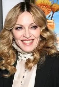 Confira as celebridades com dentes ruins; mudança surpreende - imagem 48898