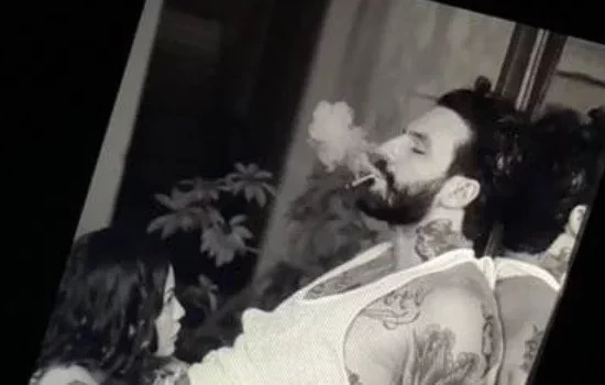  Wagner Santiago faz cenas quentes com namorada para site adulto; Confira