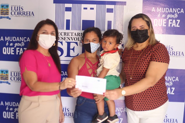 Prefeitura entrega cartões do Sasc Emergencial aos beneficiários - Imagem 1