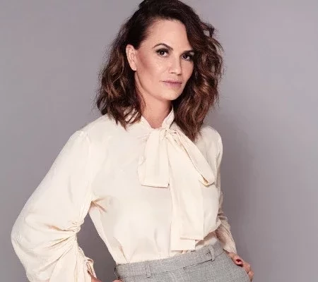 Luiza Brunet publica foto em que aparece seminua ao fazer topless; confira