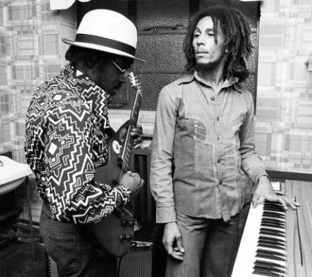 Veja 10 flagras raríssimos de grandes ícones da música nos bastidores