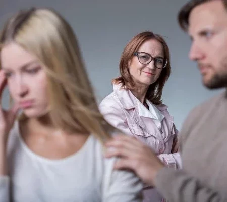 Descubra os signos das sogras mais insuportáveis do zodíaco