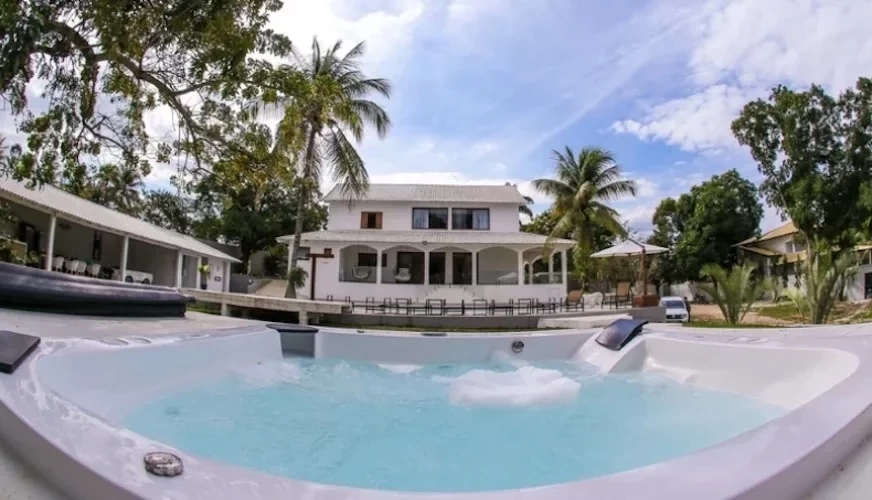 Spa a céu aberto de Nicole Bahls