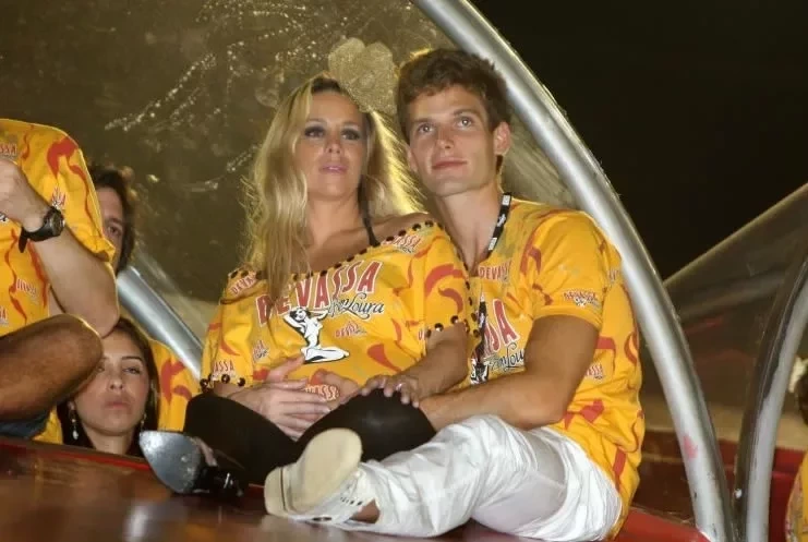 Danielle Winits e Jonatas Faro