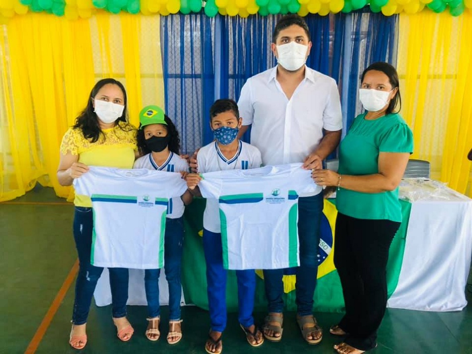 Prefeitura celebra “Semana da Pátria” e entrega de 6 mil uniformes escolar - Imagem 2