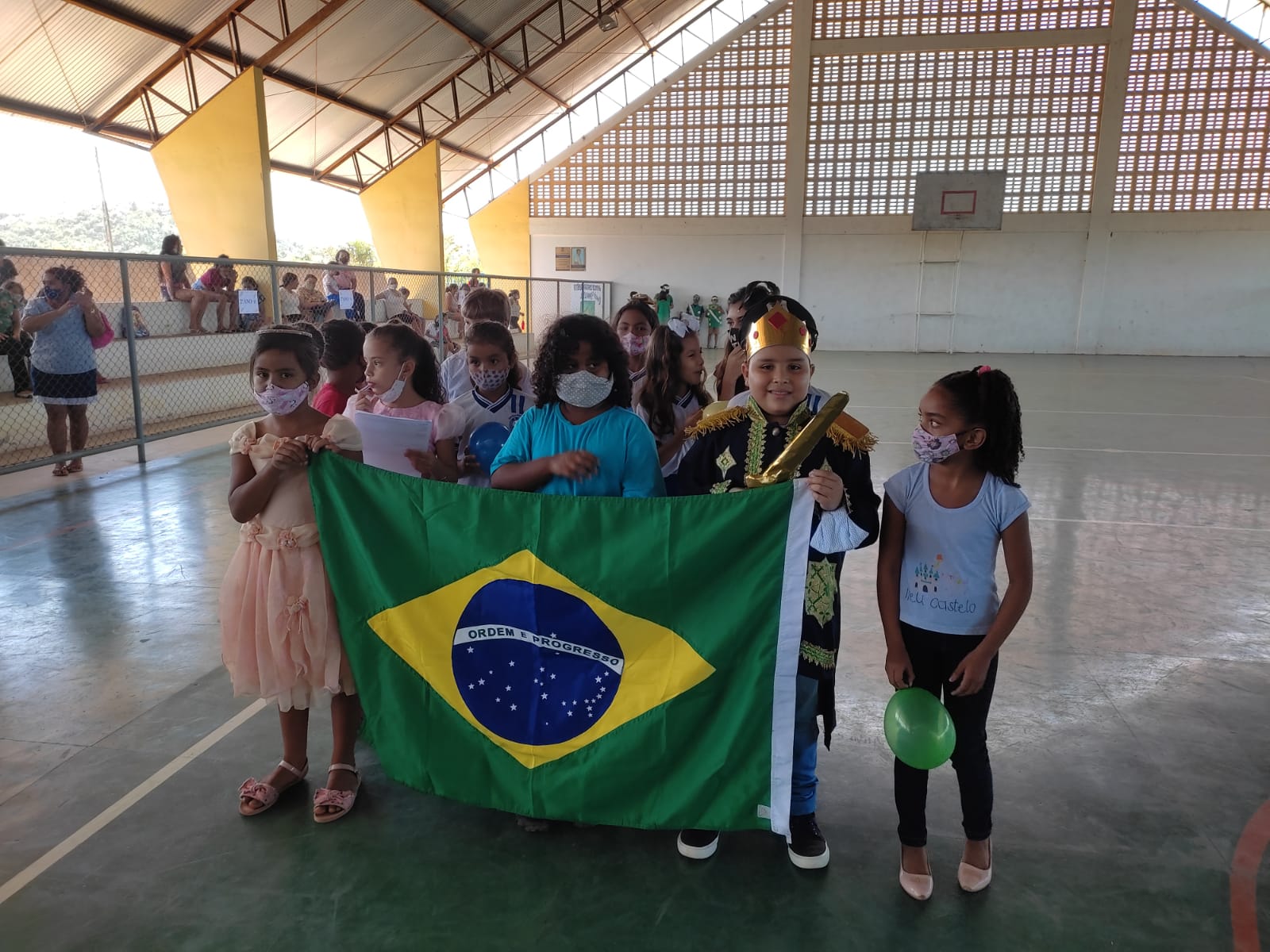 Prefeitura celebra “Semana da Pátria” e entrega de 6 mil uniformes escolar - Imagem 4