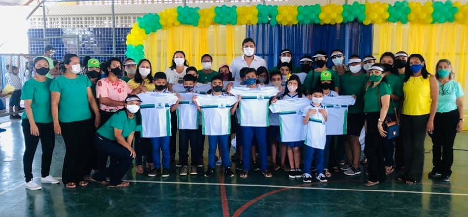 Prefeitura celebra “Semana da Pátria” e entrega de 6 mil uniformes escolar - Imagem 1