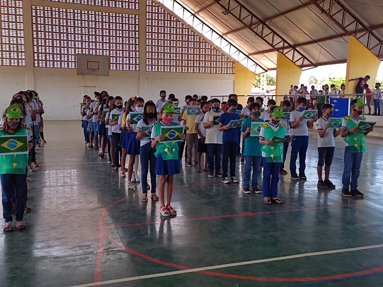 Prefeitura celebra “Semana da Pátria” e entrega de 6 mil uniformes escolar - Imagem 19