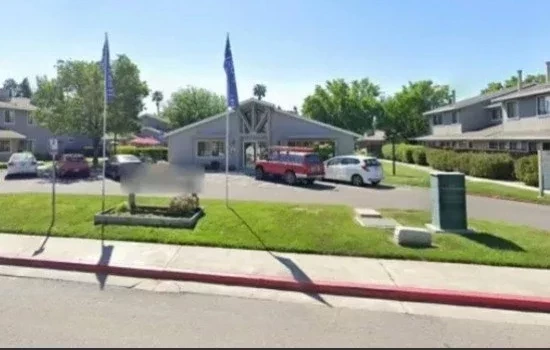 Gil do Vigor mostra condomínio onde mora nos Estados Unidos