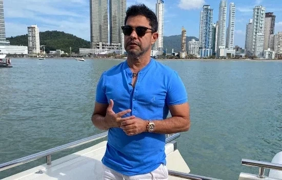 Zezé Di Camargo estreia iate de luxo de R$8 milhões no litoral de SC; fotos