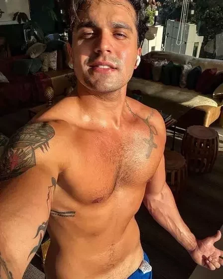 Luan Santana posa sem camisa na piscina e braços chamam atenção; Veja! - imagem 51782