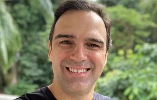 Saiba os famosos cotados para substituir Tiago Leifert no BBB e The Voice