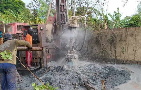 Prefeita Kelly Alencar Perfura Poço Tubular na Comunidade Sol Nascente