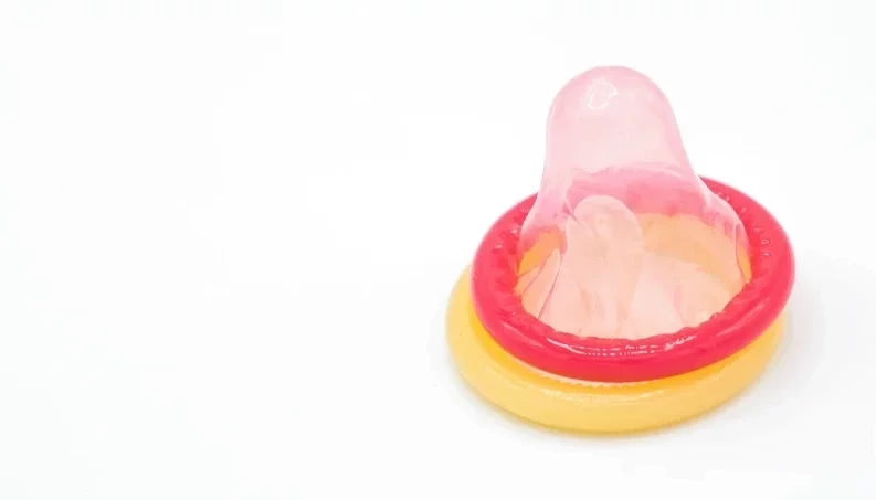 Usar dois preservativos ao mesmo tempo