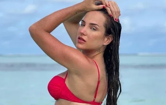  Gabi Martins sensualiza em sessão de fotos exibindo corpão nas Maldivas