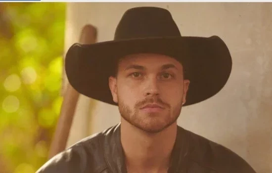 Quem é o influencer que vem conquistando inúmeros seguidores e por quê? 