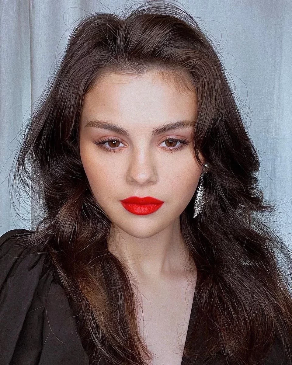 Selena Gomez (262 milhões de seguidores)