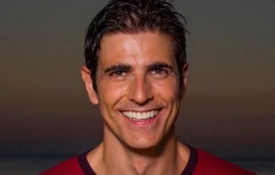 Descubra 5 famosos que já tiveram experiências gays