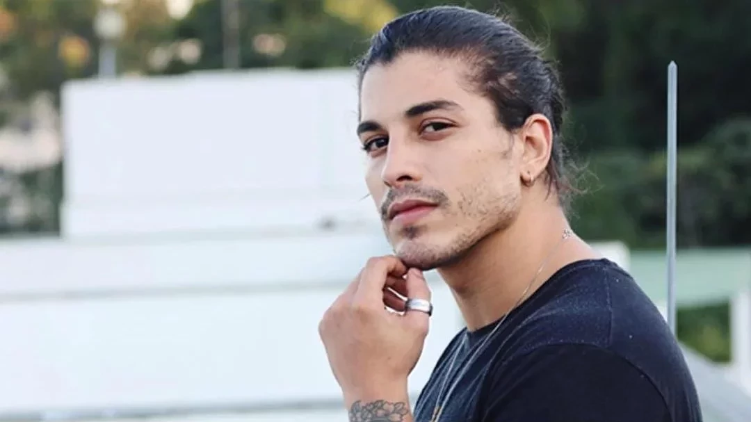 Descubra 5 famosos que já tiveram experiências gays - imagem 52674