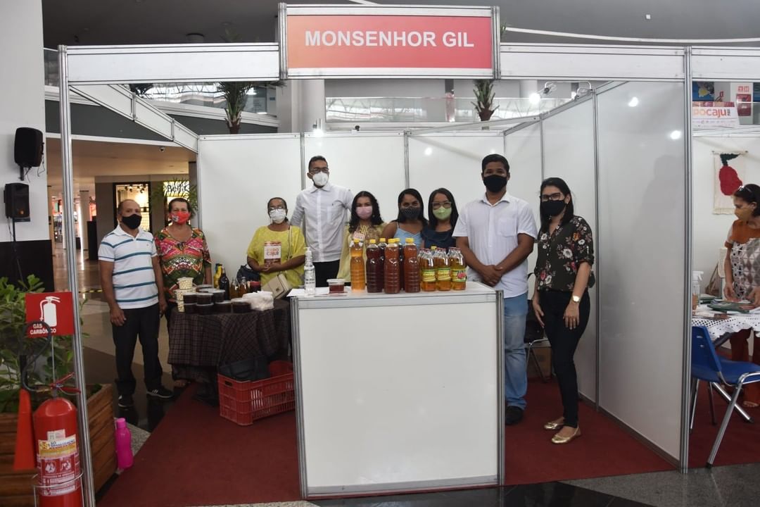 Governador Wellington Dias visita stand de Monsenhor Gil na Expocaju - Imagem 2