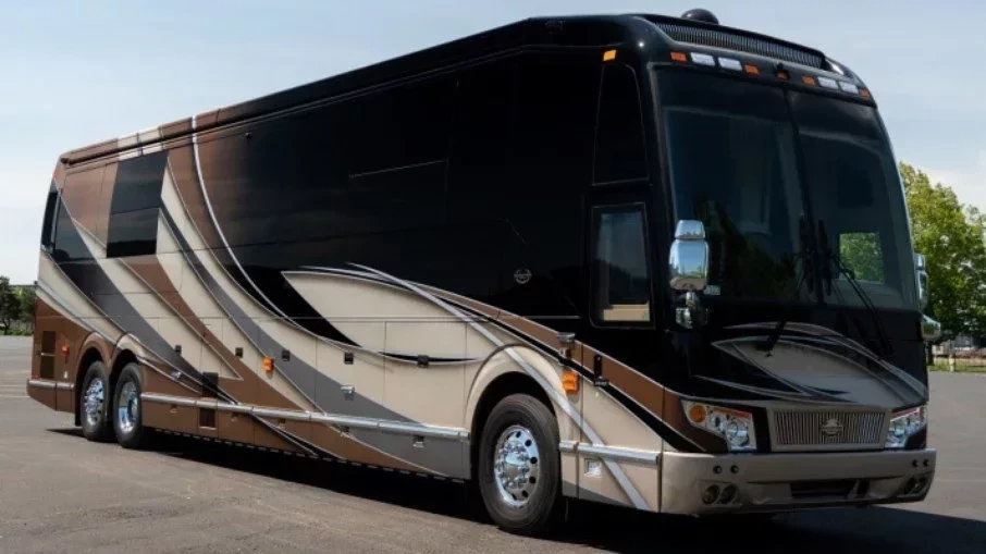 Ônibus de Justin Bieber tem sala de TV, lareira e até sauna. Veja fotos! - imagem 53514