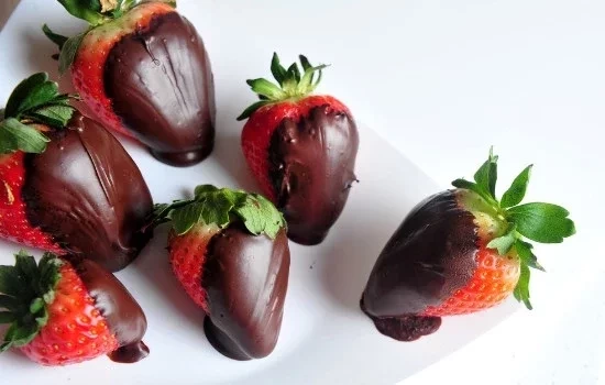 Descubra 5 alimentos afrodisíacos que podem te ajudar a apimentar a relação