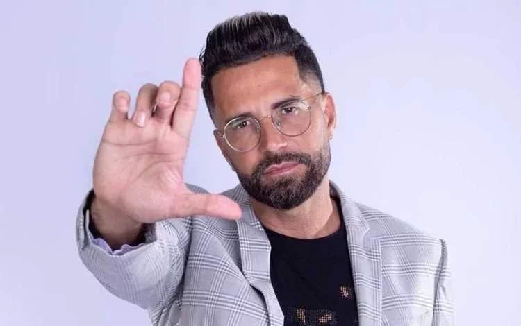 Latino - Roberto de Souza Rocha