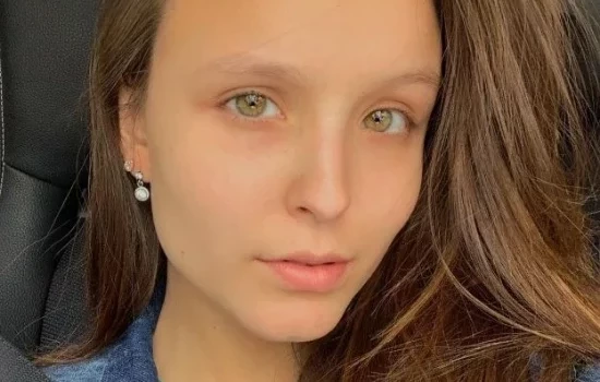 Beleza natural: Veja fotos de famosas sem maquiagem que impressionam