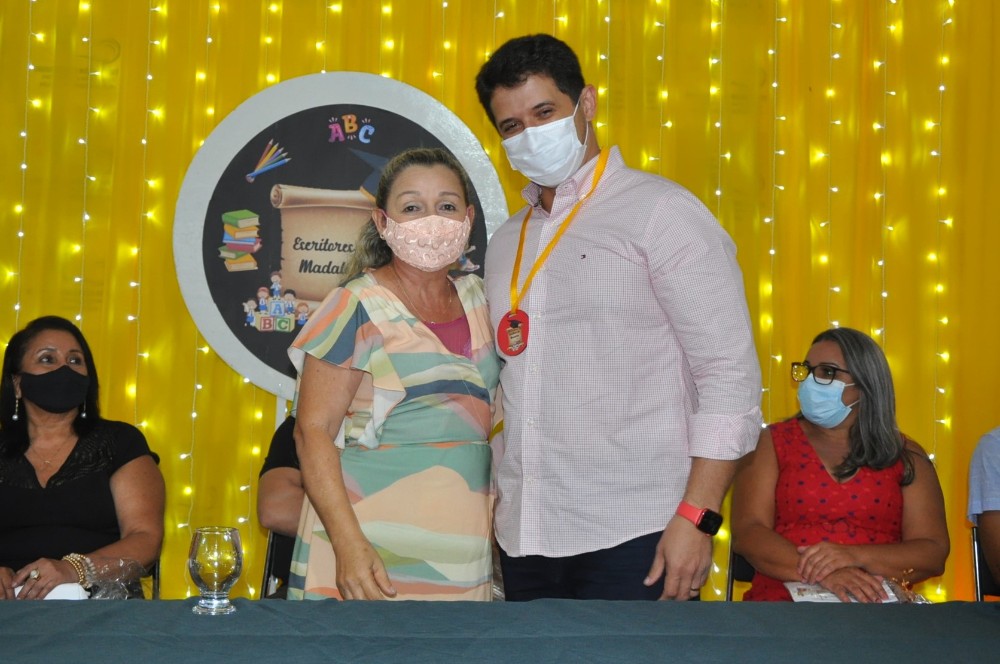 Prefeitura de Hugo Napoleão realiza entrega de premiação para alunos - Imagem 7