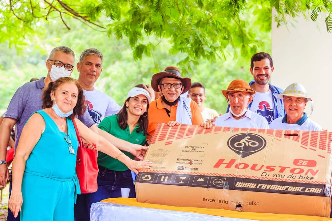 Festival de brindes entre os vaqueiros de Monsenhor Gil após Cavalgada - Imagem 1