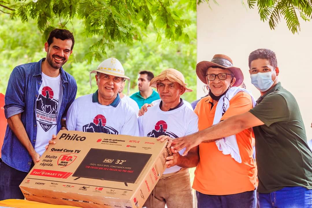 Festival de brindes entre os vaqueiros de Monsenhor Gil após Cavalgada - Imagem 9