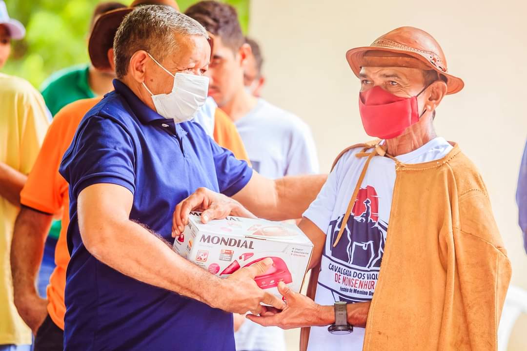 Festival de brindes entre os vaqueiros de Monsenhor Gil após Cavalgada - Imagem 5