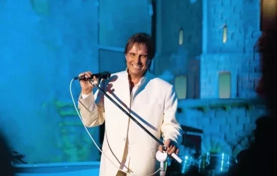 Além de Roberto Carlos, veja 7 famosos que não têm algum membro do corpo