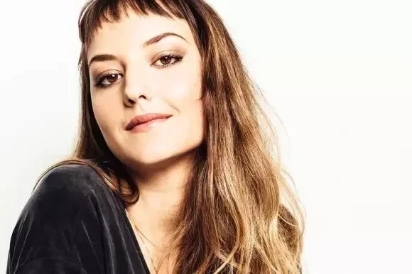 Bem novinhas! Veja 7 famosas brasileiras que se casaram adolescentes - imagem 70341