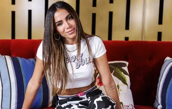 Anitta, Sandy! Saiba quanto medem as famosas brasileiras mais baixinhas