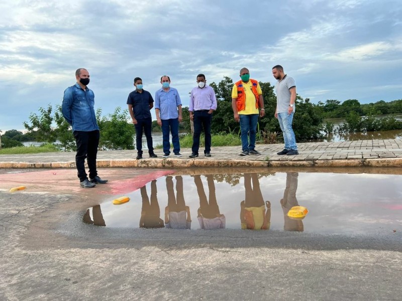 Trecho continua interditado na avenida Frei Antônio Cúrcio