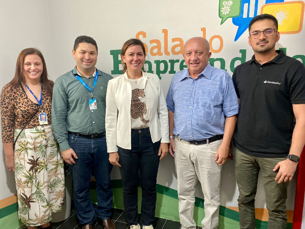Prefeita Ivanária Sampaio inaugura sala do empreendedor