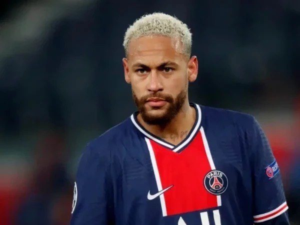 Até privada de ouro! Como Neymar e outros 15 famosos gastam suas fortunas