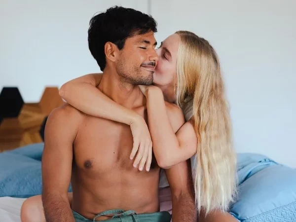 Amor nas alturas! Veja posições sexuais para casais com diferença de altura