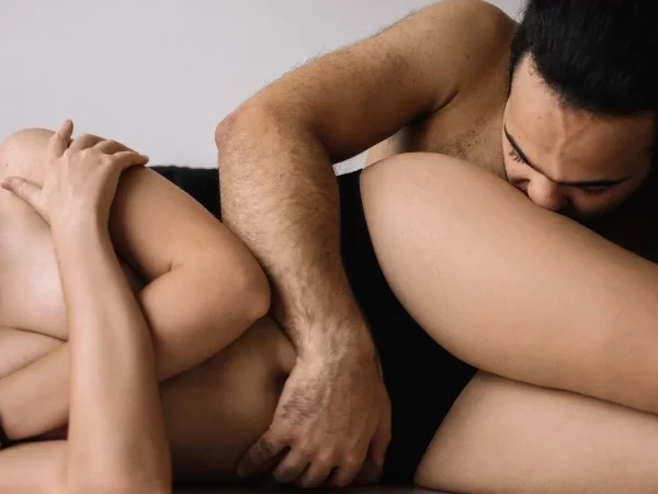 Descubra formas de reinventar a conchinha e ter muito mais prazer no sexo