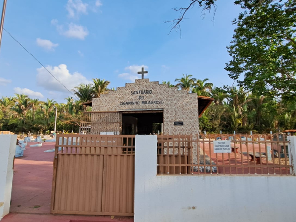 Prefeitura de Esperantina prepara cemitérios para visitação dia de Finados