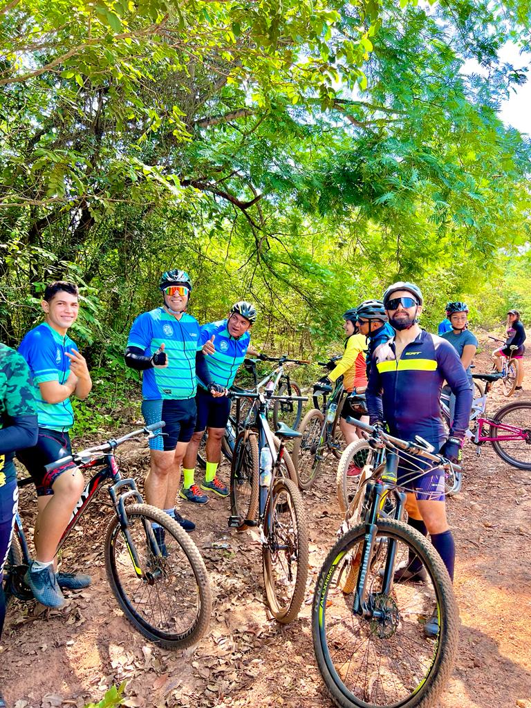 Passeio ciclístico reúne turistas em Monsenhor Gil com parada no Poço Azul  - Imagem 13