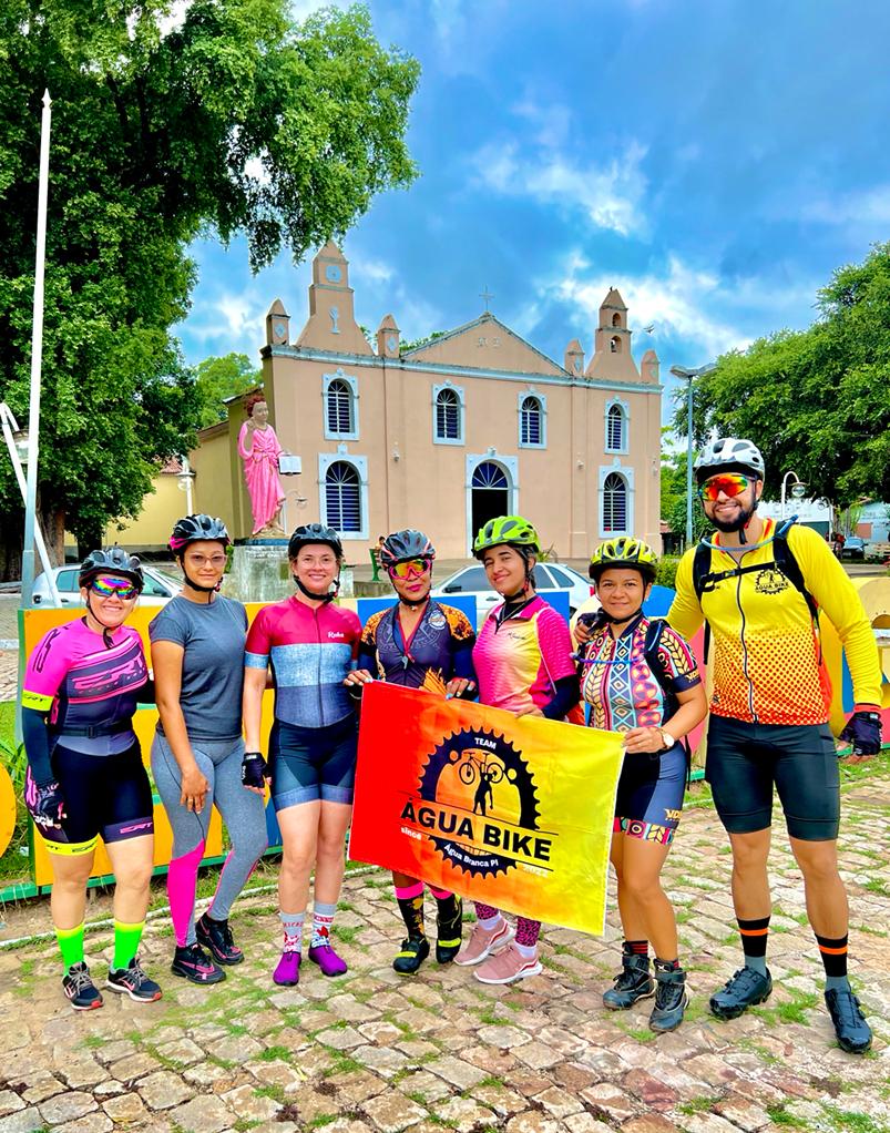 Passeio ciclístico reúne turistas em Monsenhor Gil com parada no Poço Azul  - Imagem 11
