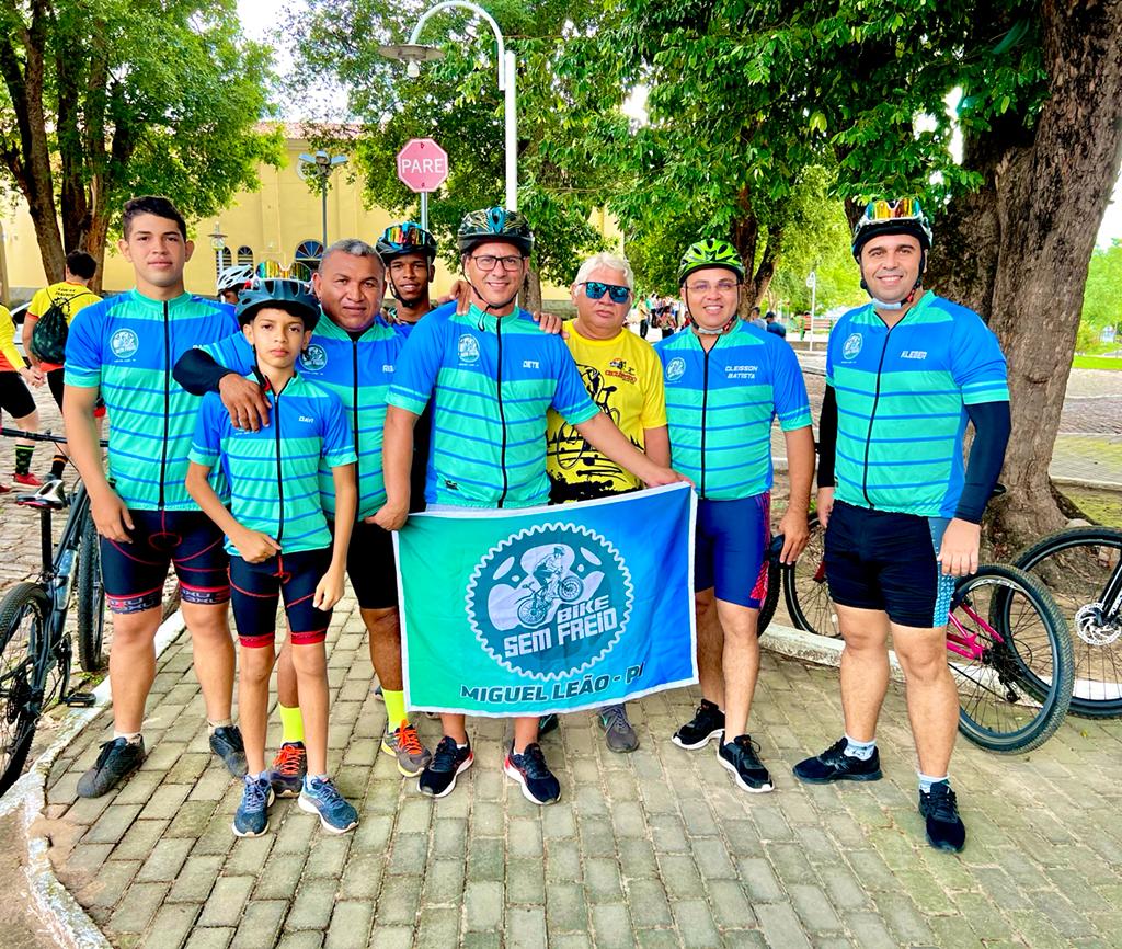Passeio ciclístico reúne turistas em Monsenhor Gil com parada no Poço Azul  - Imagem 7